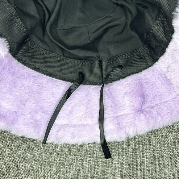 NWOT Fuzzy Wuzzy Faux Fur Bucket Hat in Purple - Picture 4 of 4